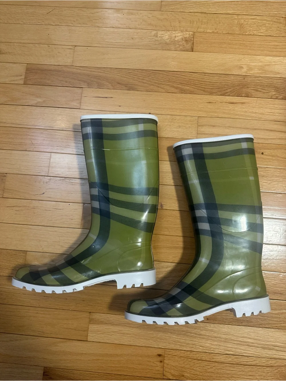 Burberry Green Plaid Rain Boots with White Soles Size 41